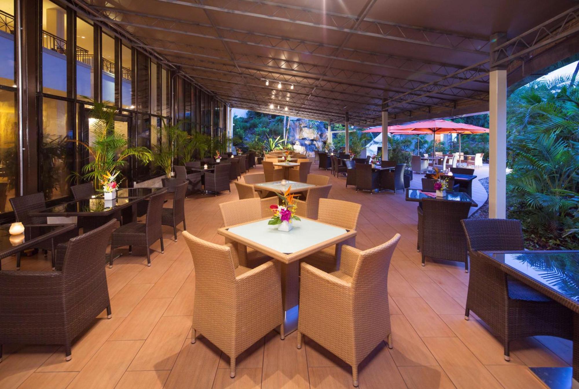 Hilton Guam Resort & Spa Тьюмон Екстер'єр фото